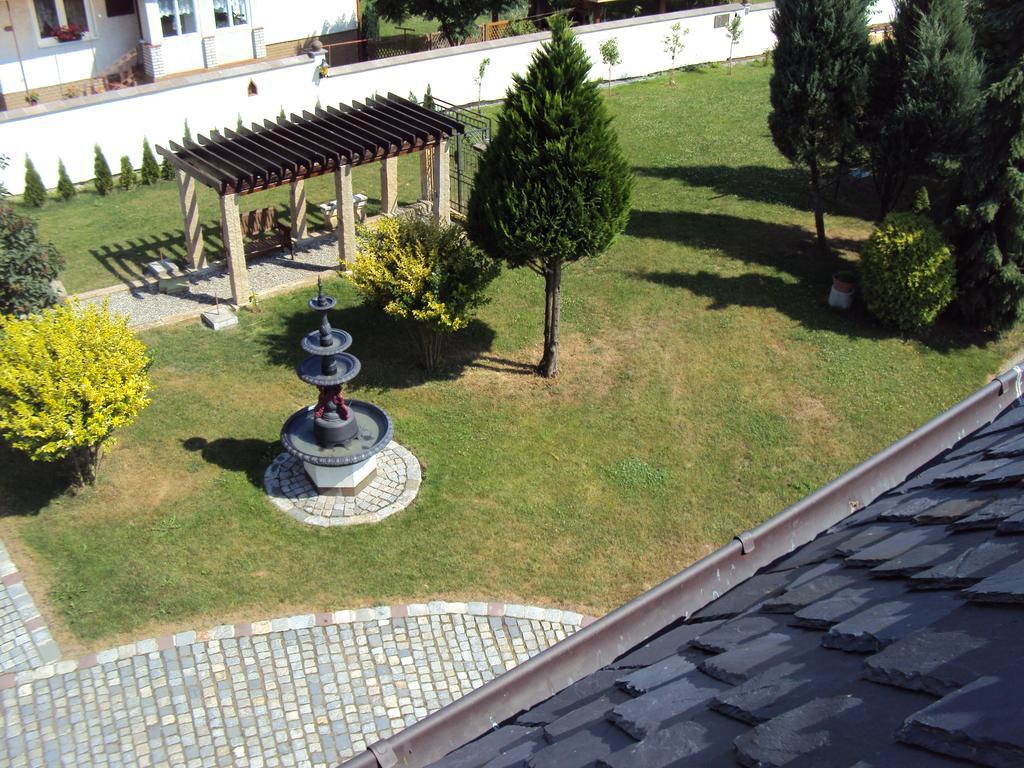 Castle Kastiel Kotesova公寓 客房 照片
