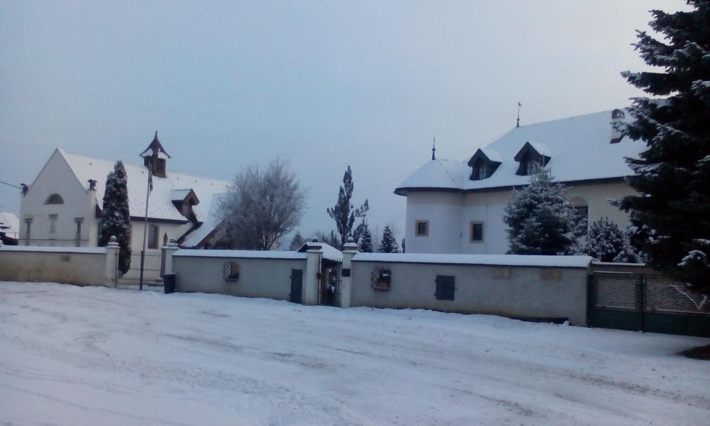 Castle Kastiel Kotesova公寓 外观 照片